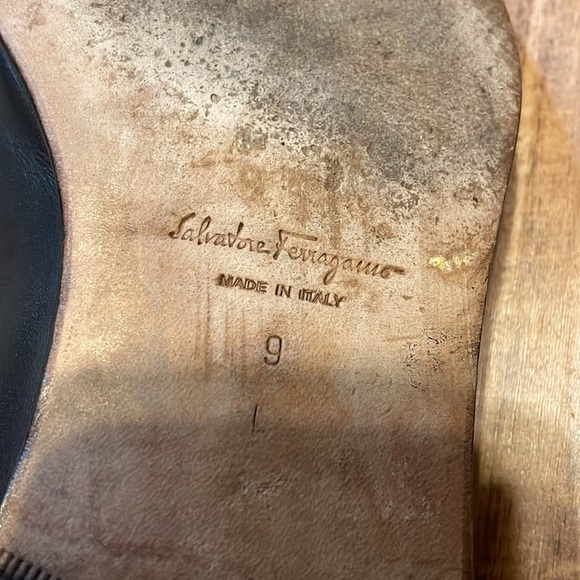 Ferragamo Men's 9 D Loafers black foster slip on leather Italian business casual - Picture 9 of 12